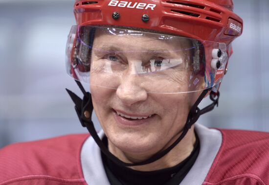 Vladimir Putin takes part in friendly hockey match