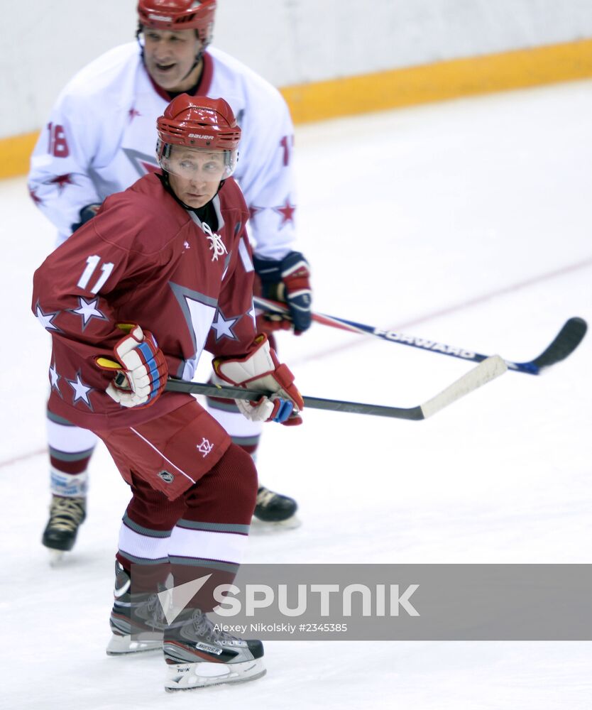 Vladimir Putin takes part in friendly hockey match