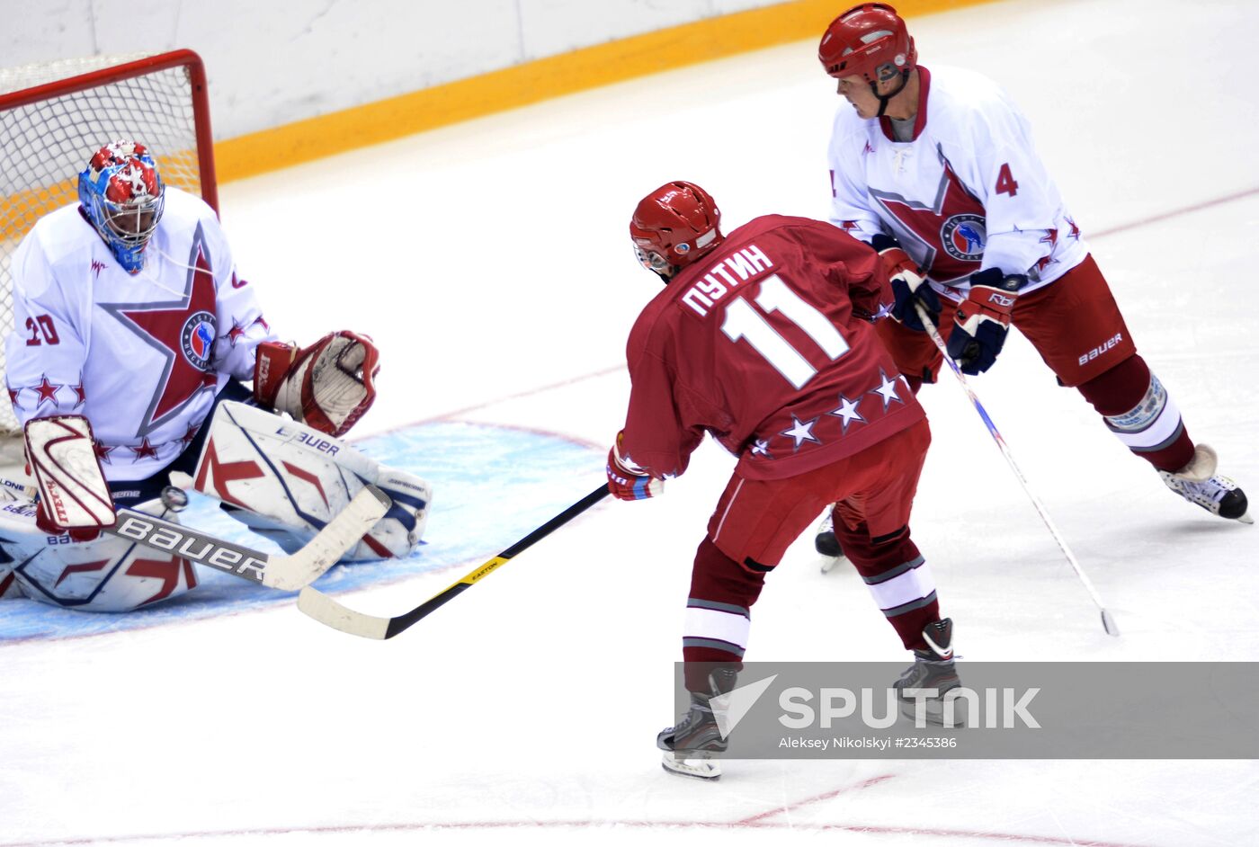 Vladimir Putin takes part in friendly hockey match