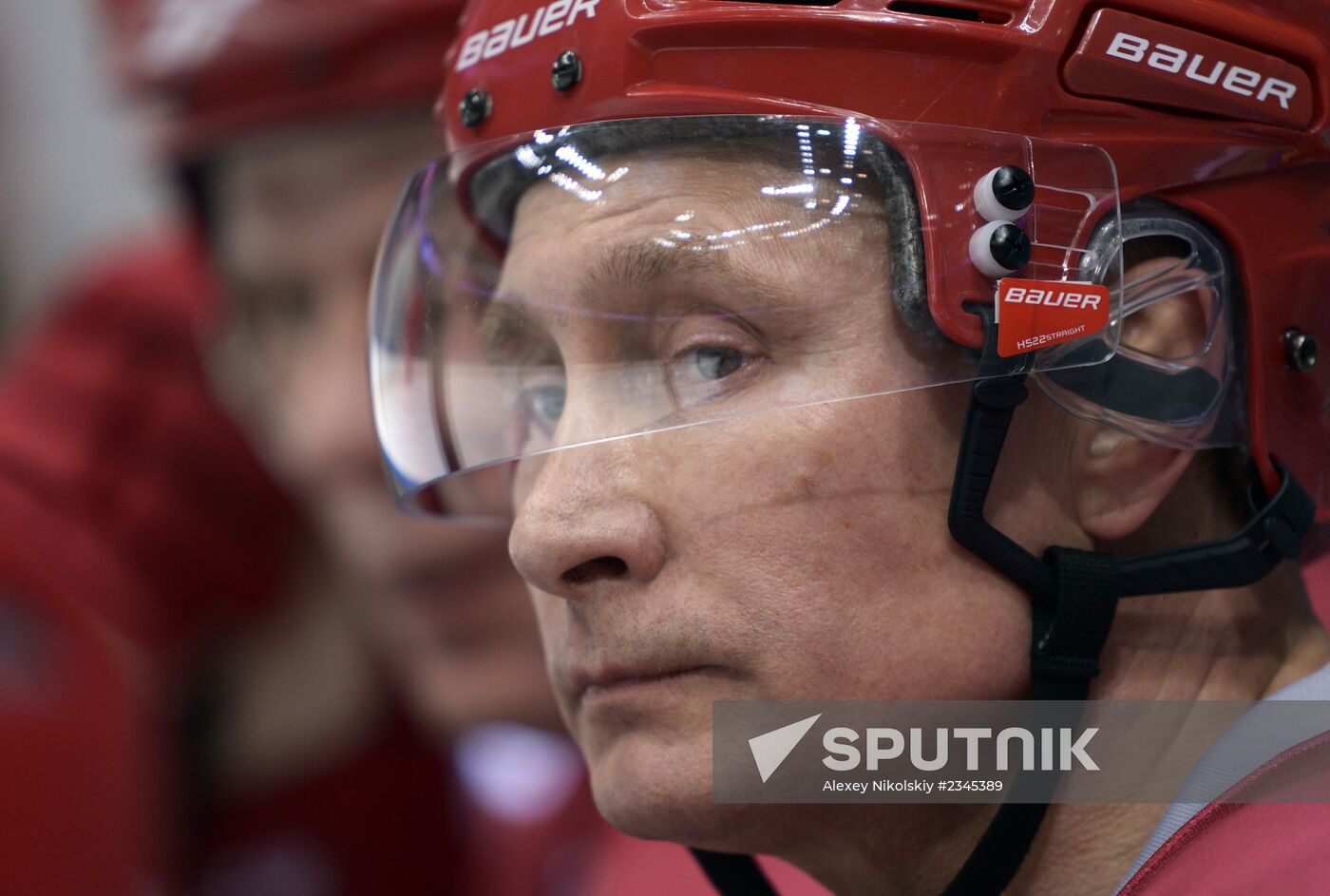 Vladimir Putin takes part in friendly hockey match