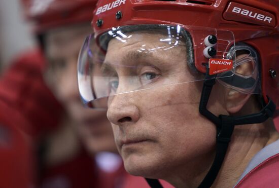 Vladimir Putin takes part in friendly hockey match