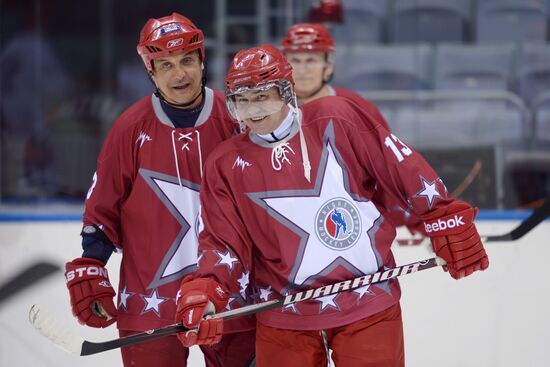 Vladimir Putin takes part in friendly hockey match