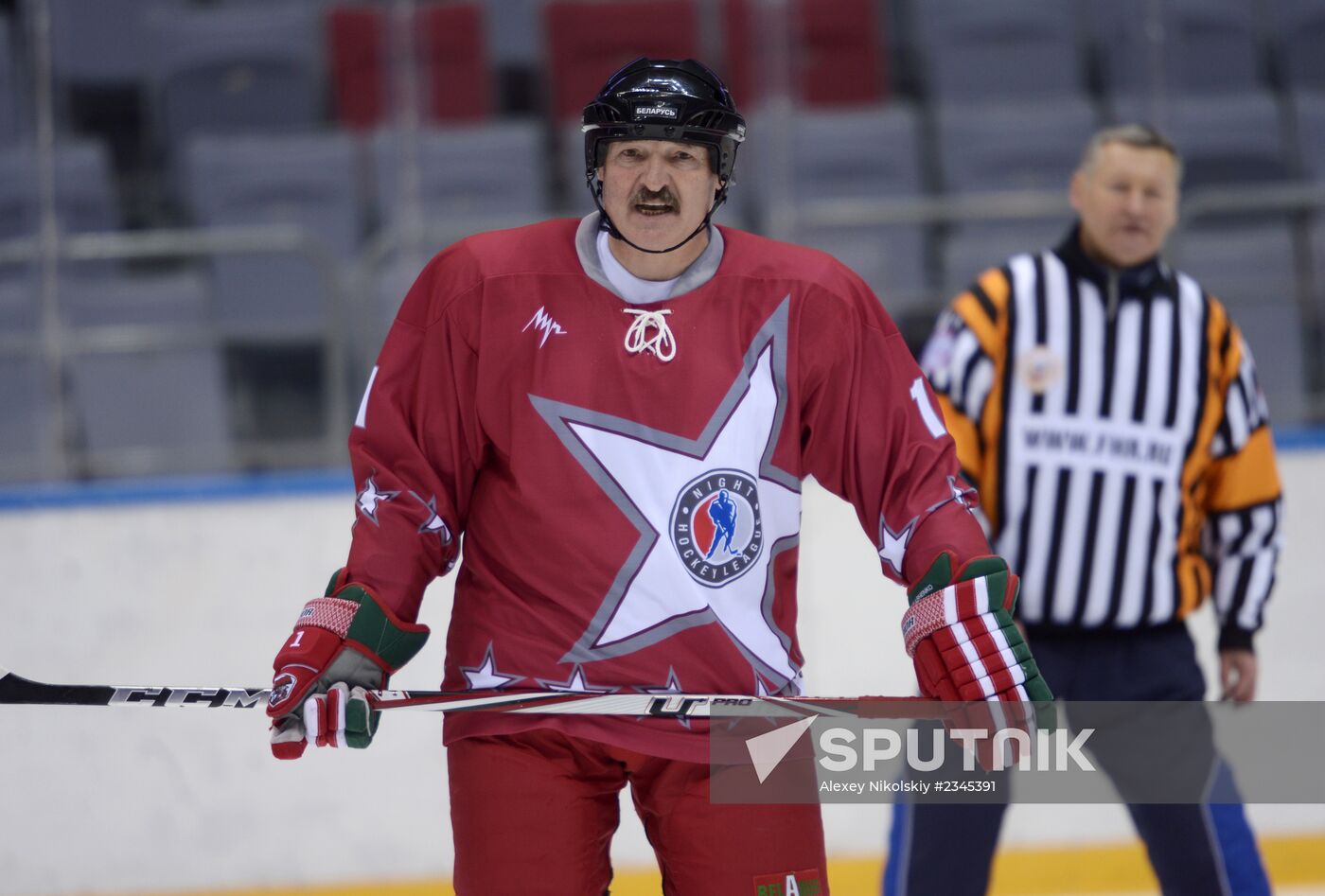 Vladimir Putin takes part in friendly hockey match
