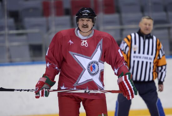 Vladimir Putin takes part in friendly hockey match