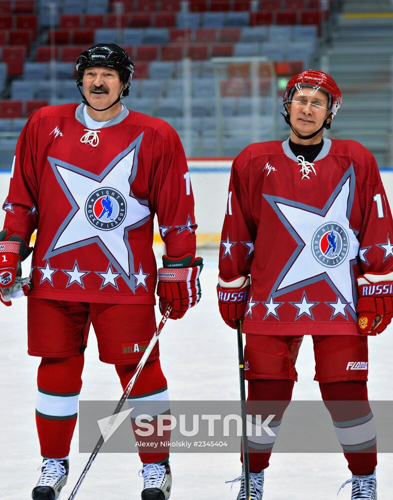 Vladimir Putin takes part in friendly hockey match
