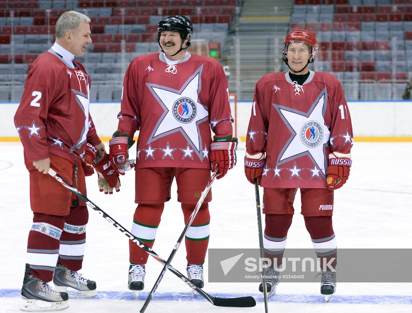 Vladimir Putin takes part in friendly hockey match