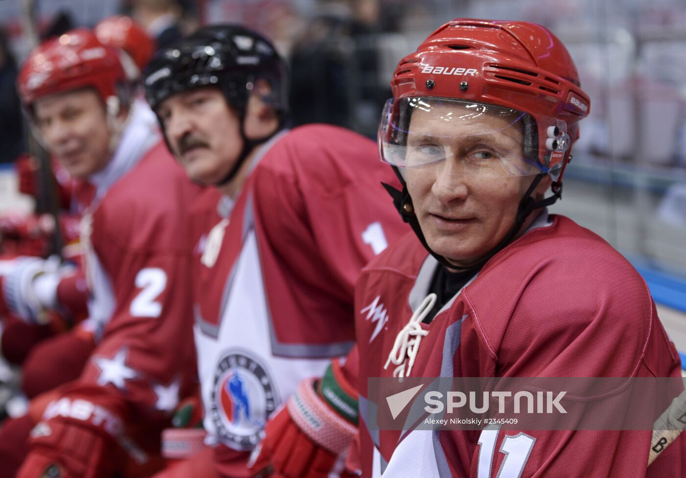 Vladimir Putin takes part in friendly hockey match