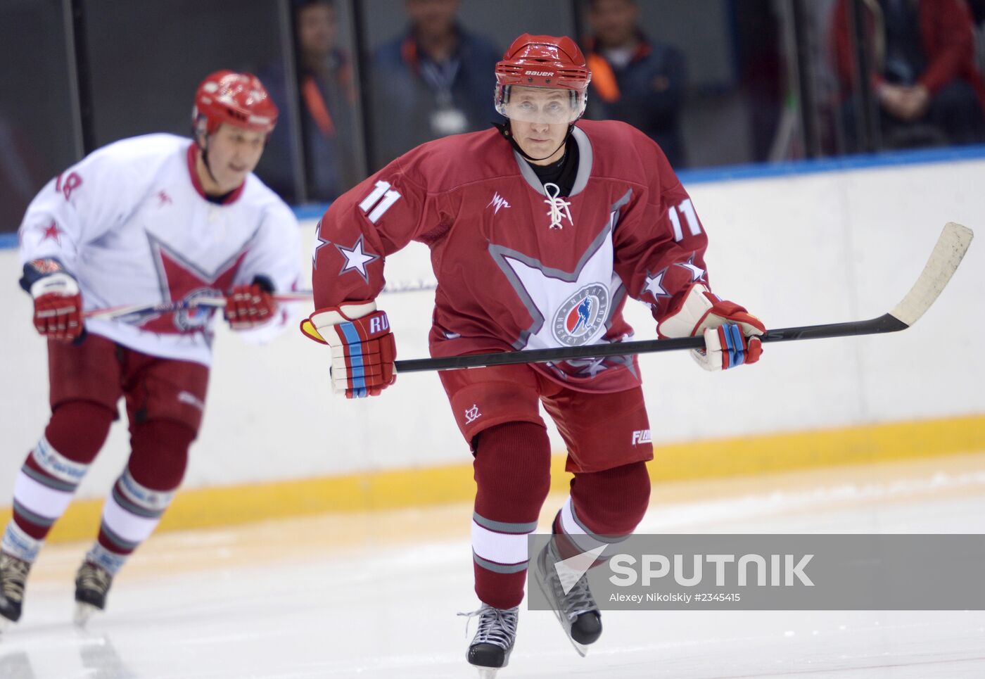 Vladimir Putin takes part in friendly hockey match