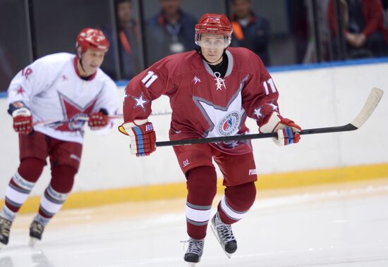 Vladimir Putin takes part in friendly hockey match