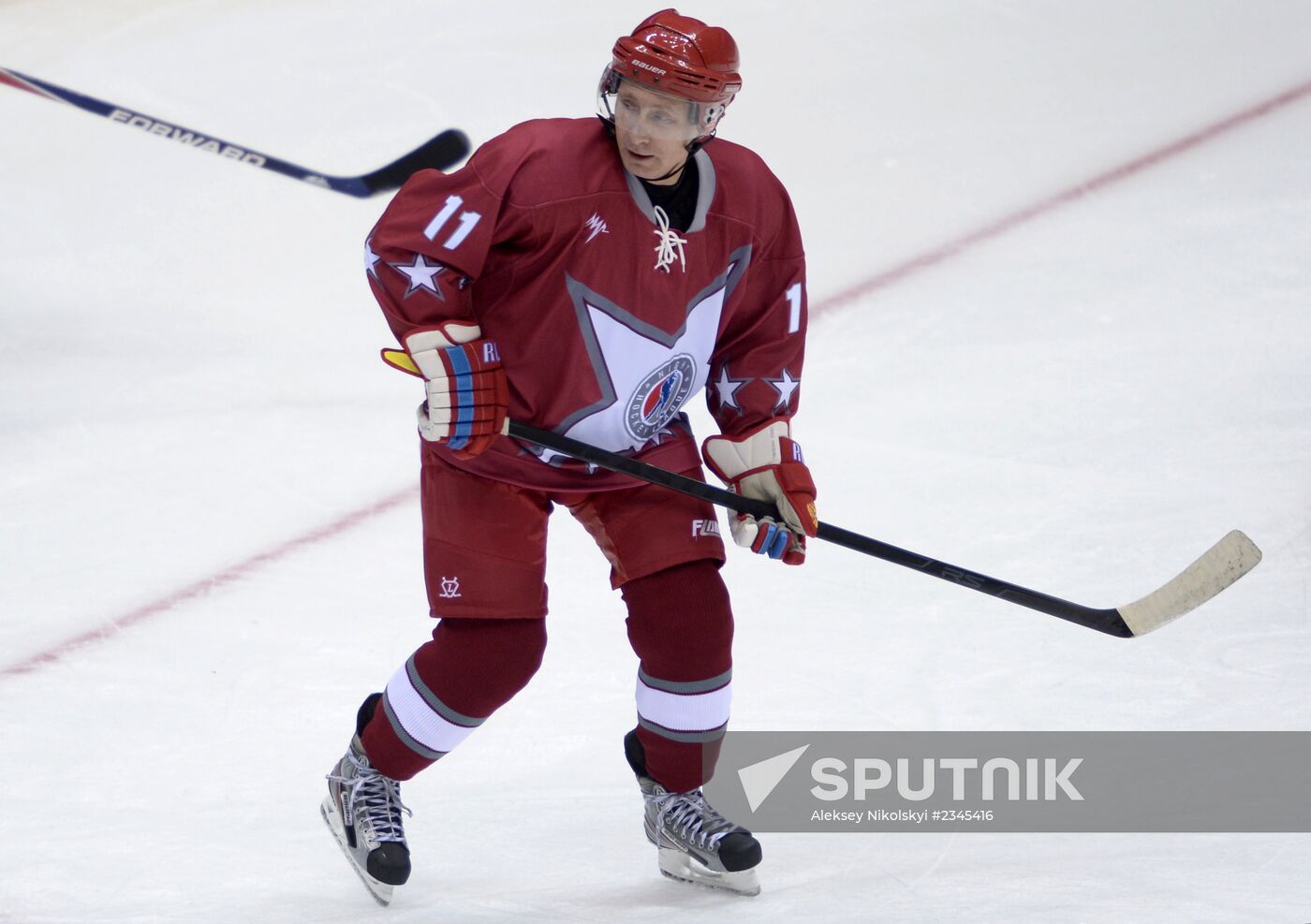 Vladimir Putin takes part in friendly hockey match