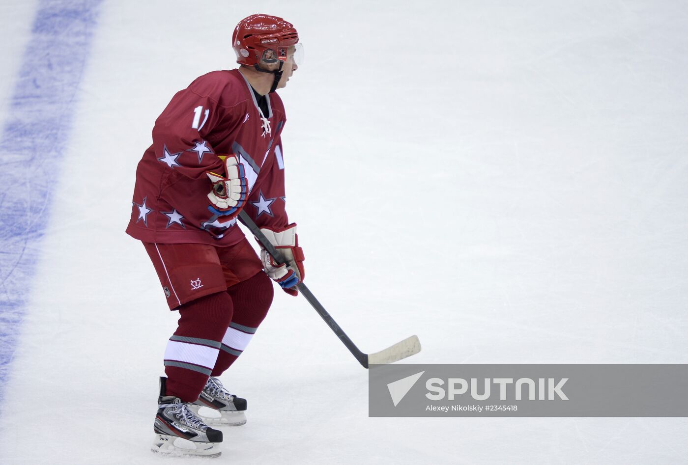 Vladimir Putin takes part in friendly hockey match