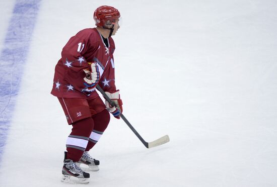 Vladimir Putin takes part in friendly hockey match