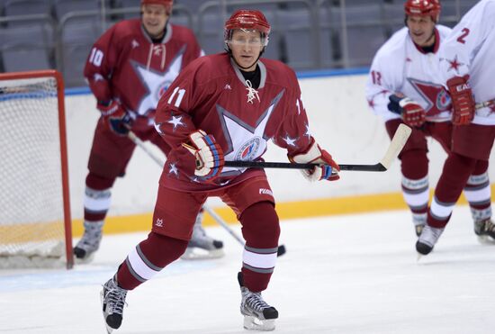 Vladimir Putin takes part in friendly hockey match