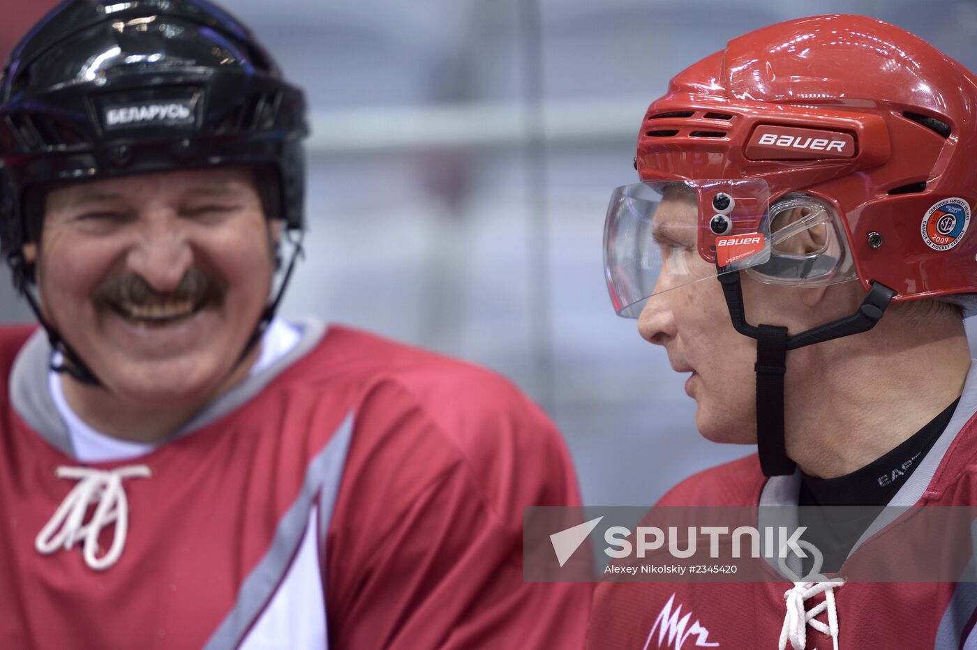 Vladimir Putin takes part in friendly hockey match