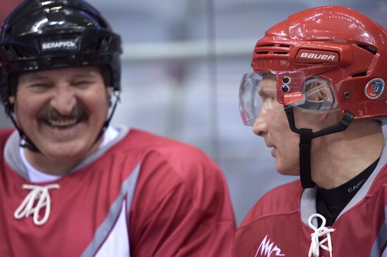 Vladimir Putin takes part in friendly hockey match