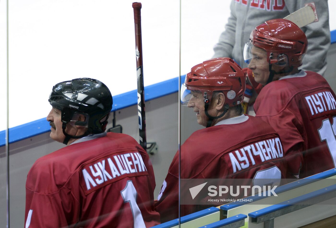 Vladimir Putin takes part in friendly hockey match