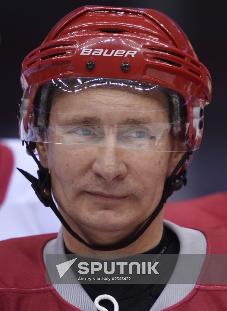 Vladimir Putin takes part in friendly hockey match