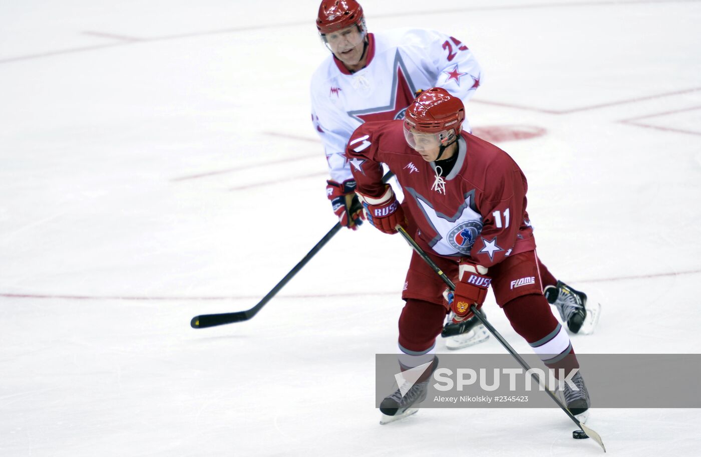 Vladimir Putin takes part in friendly hockey match