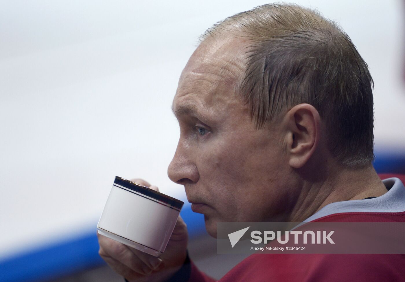 Vladimir Putin takes part in friendly hockey match