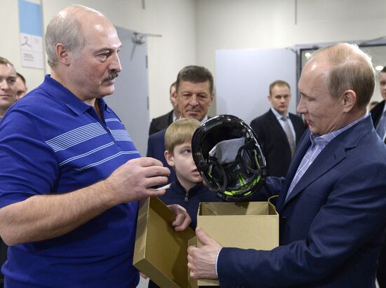 Vladimir Putin takes part in friendly hockey match