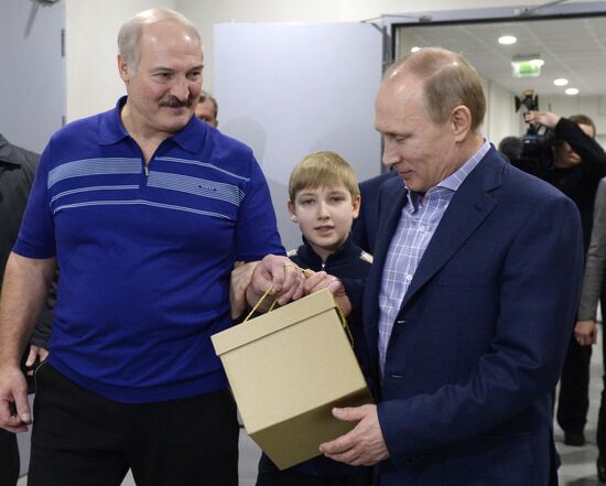 Vladimir Putin takes part in friendly hockey match