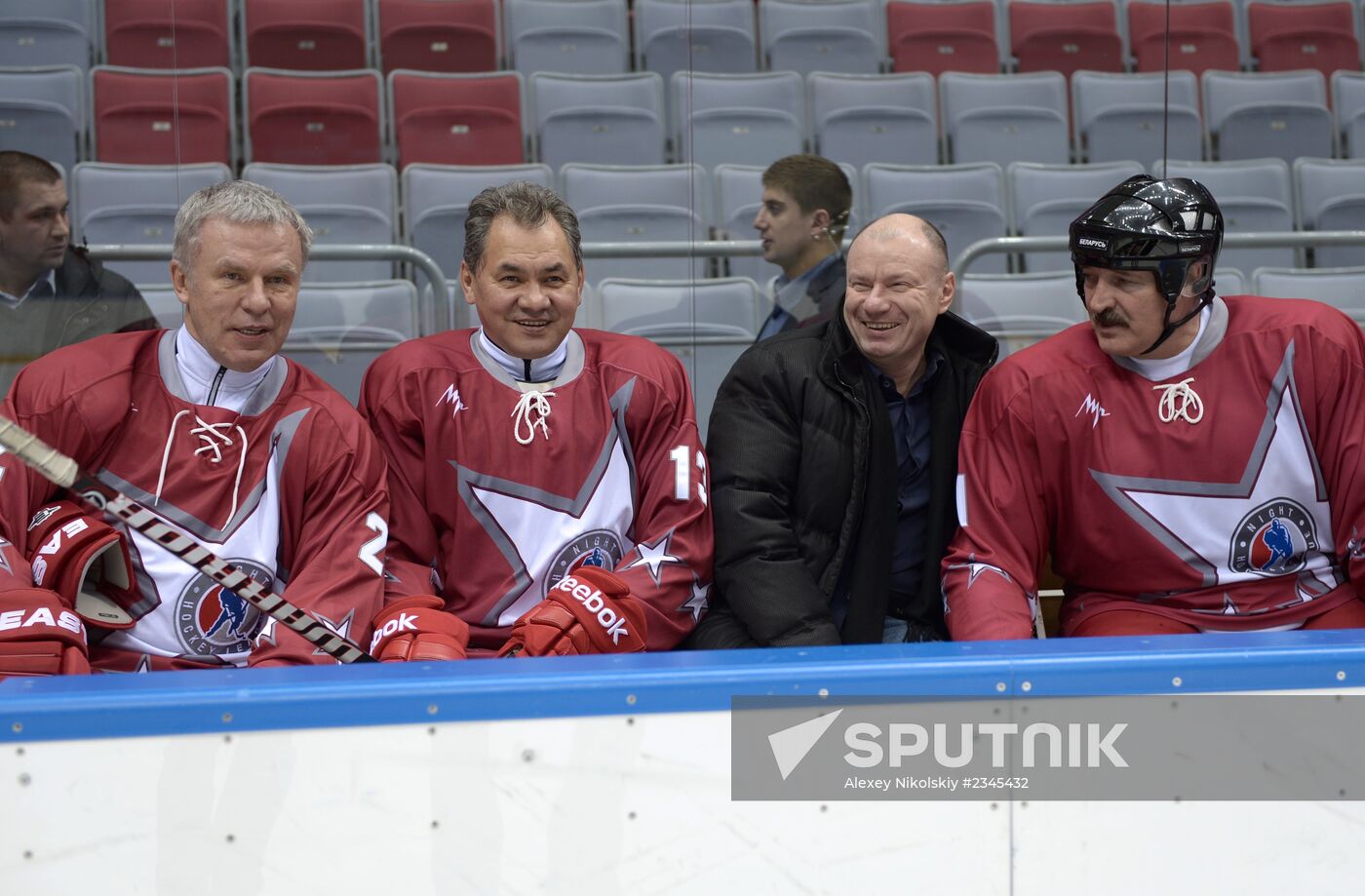 Vladimir Putin takes part in friendly hockey match