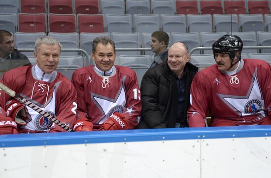 Vladimir Putin takes part in friendly hockey match