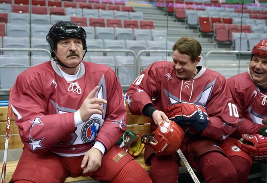 Vladimir Putin takes part in friendly hockey match