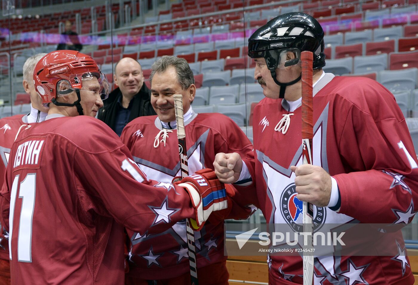 Vladimir Putin takes part in friendly hockey match