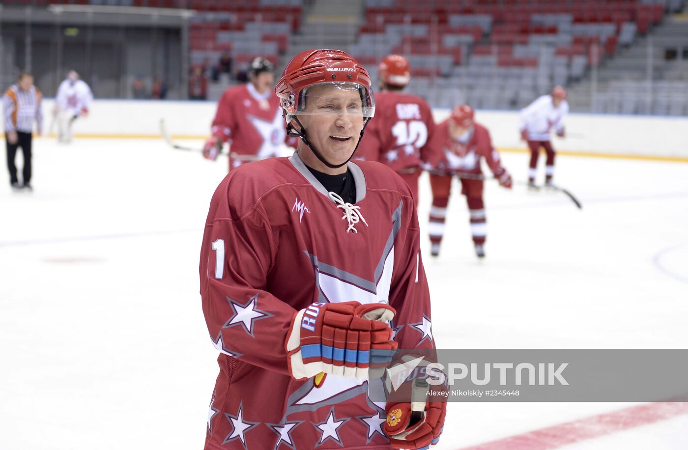 Vladimir Putin takes part in friendly hockey match