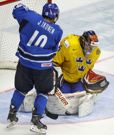 Hockey World Youth Championships. Finals. Sweden vs. Finland