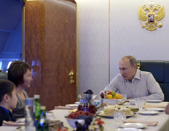 Vladimir Putin meets family of Far East flood relief worker killed on duty