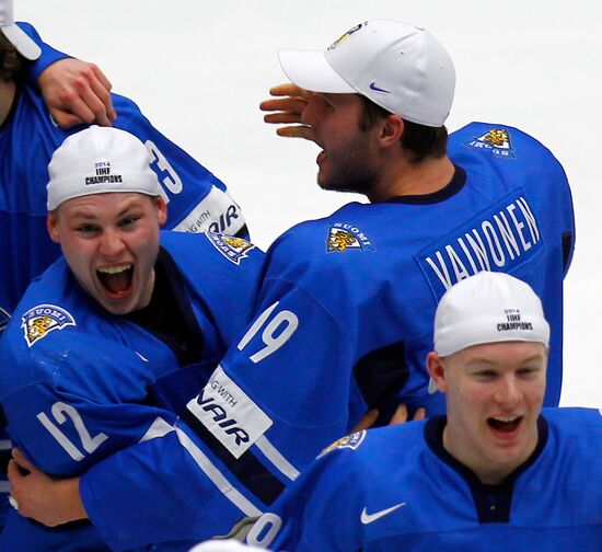 2014 IIHF World Junior Championship Finals: Sweden vs. Finland