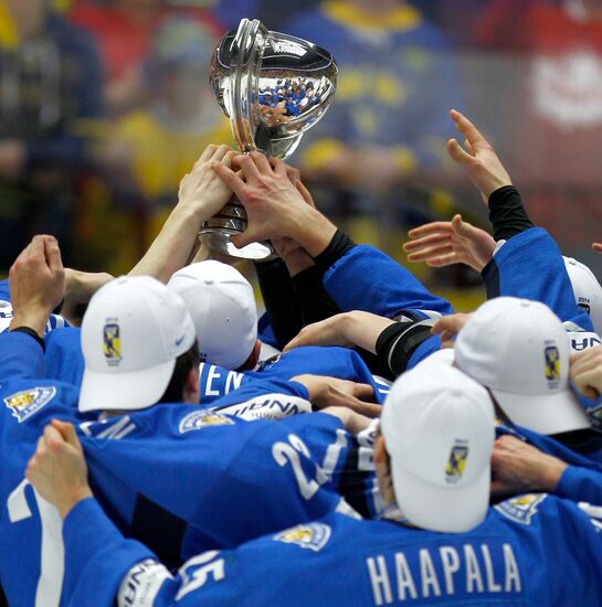 2014 IIHF World Junior Championship Finals: Sweden vs. Finland
