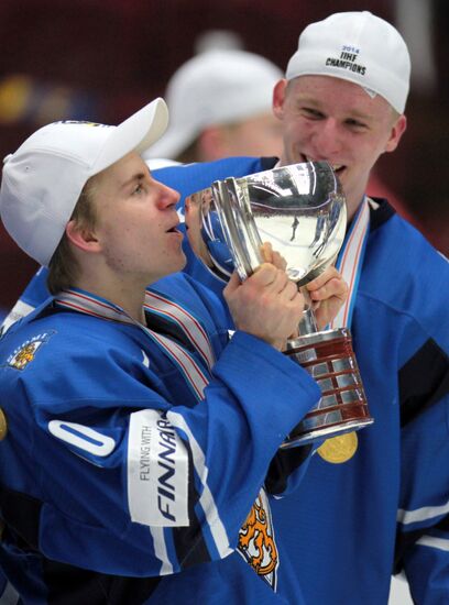 2014 IIHF World Junior Championship Finals: Sweden vs. Finland