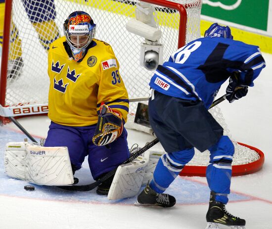 2014 IIHF World Junior Championship Finals: Sweden vs. Finland