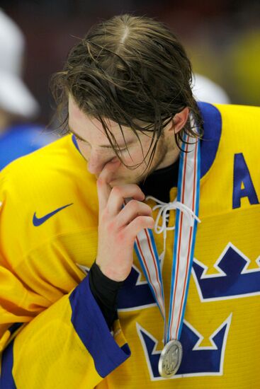 2014 IIHF World Junior Championship Finals: Sweden vs. Finland