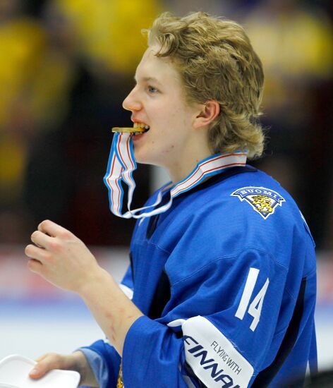 2014 IIHF World Junior Championship Finals: Sweden vs. Finland