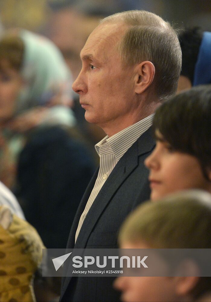 Vladimir Putin attends Christmas service