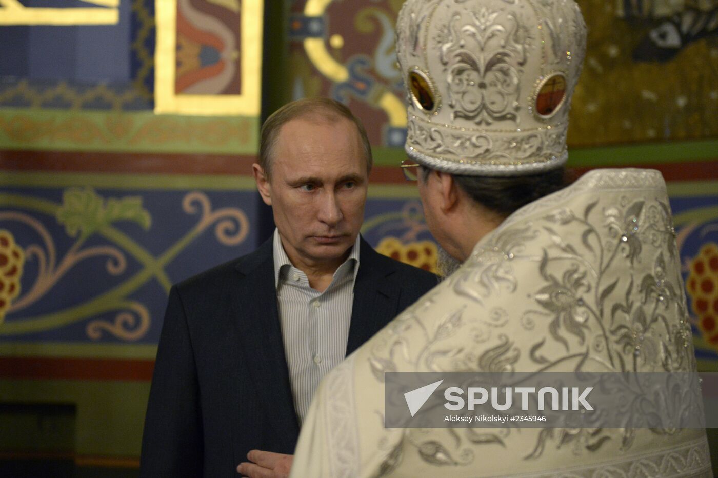 Vladimir Putin attends Christmas service