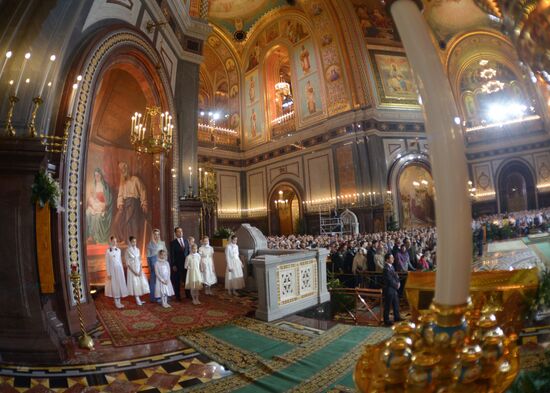Dmitry Medvedev attends Christmas service at Christ the Savior Cathedral
