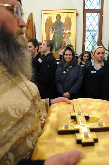 Patriarch Kirill visits detention facility in Moscow