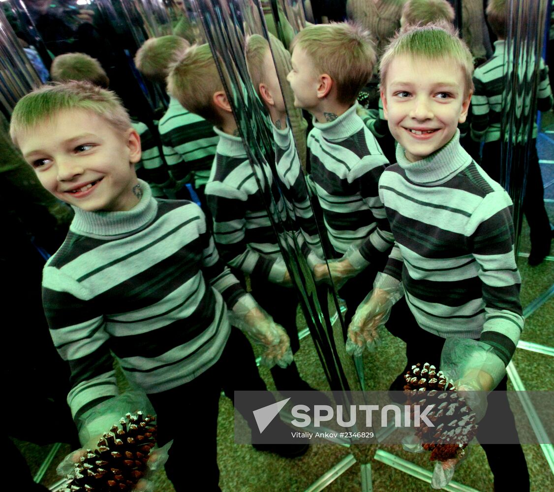 Mirror labyrinth opens in Vladivostok
