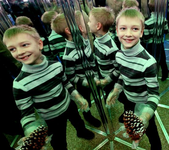 Mirror labyrinth opens in Vladivostok