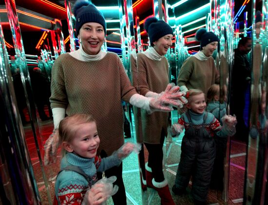 Mirror labyrinth opened in Vladivostok