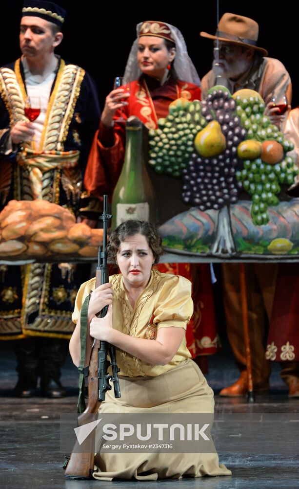 Epiphany festival opens in New Opera theater