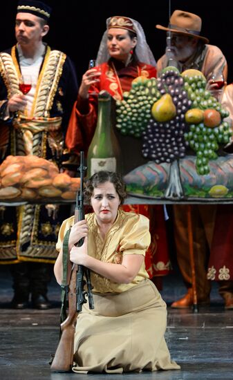 Epiphany festival opens in New Opera theater