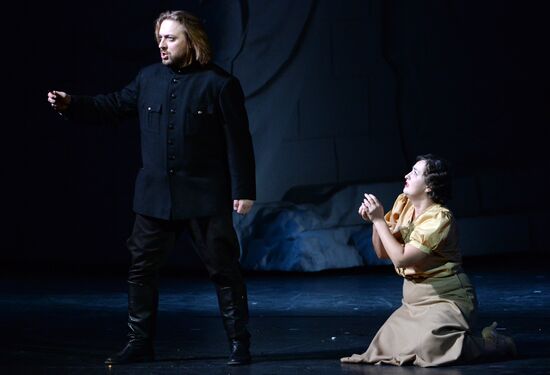 Epiphany festival opens in New Opera theater