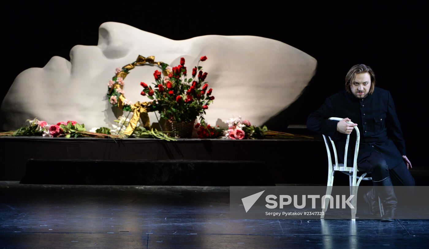 Epiphany festival opens in New Opera theater