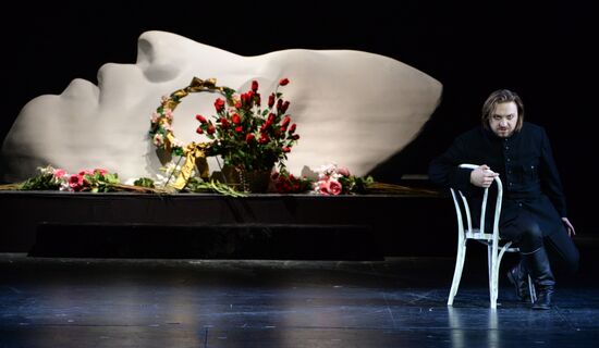 Epiphany festival opens in New Opera theater